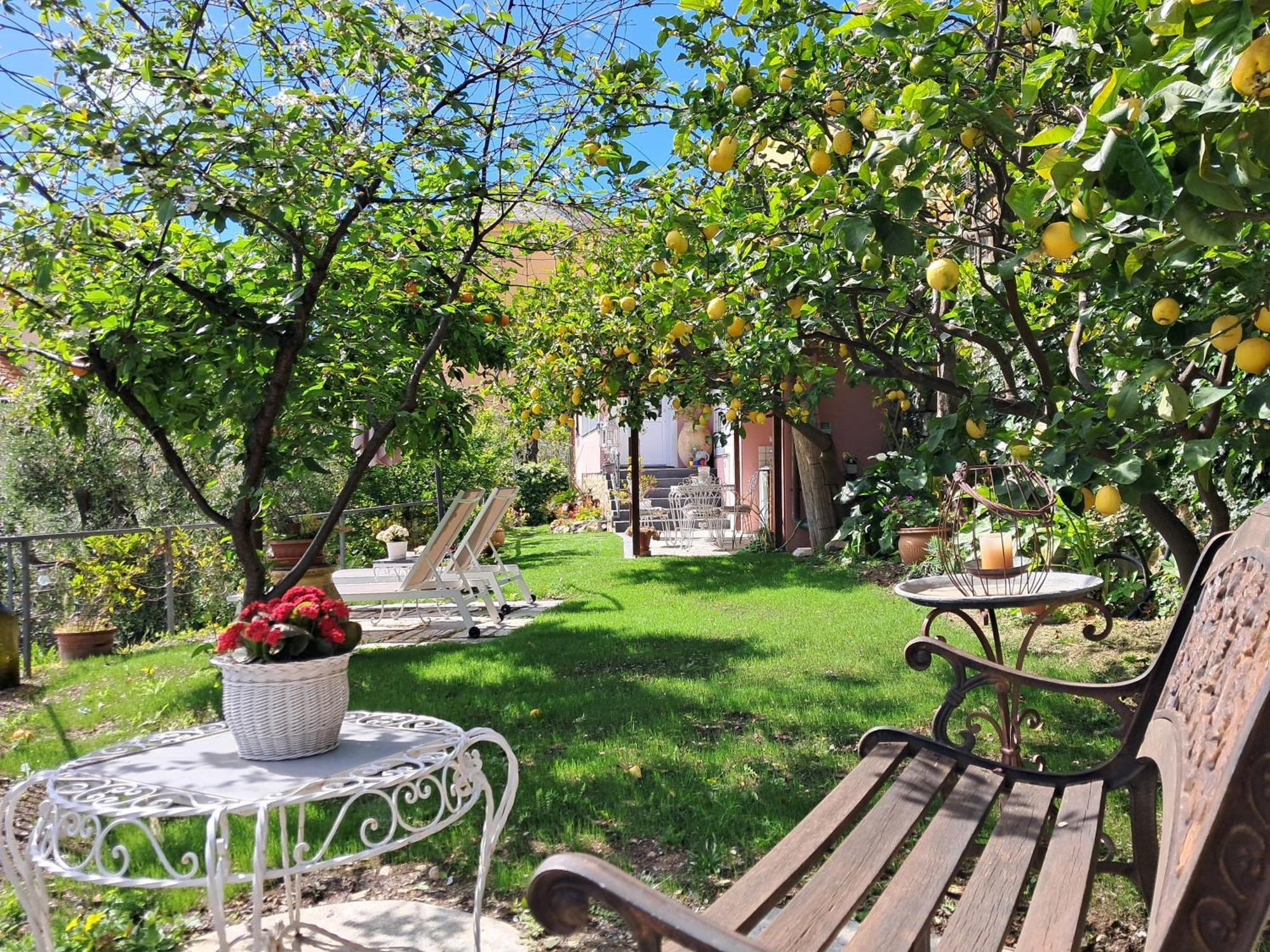 Florinda Lemon'S Suite Cervo Exterior foto